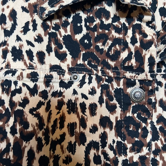 Lightweight three-quarter sleeve jacket. - Picture 4 of 5